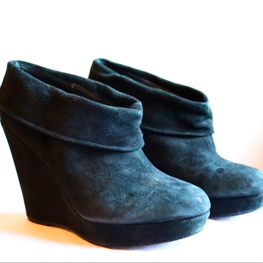 KELSI DAGGER SUEDE WEDGE